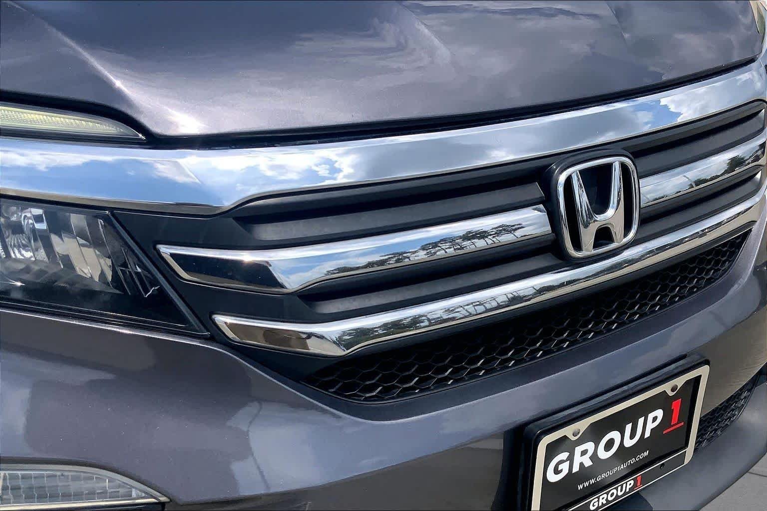 Used 2018 Modern Steel Metallic Honda EX image 29