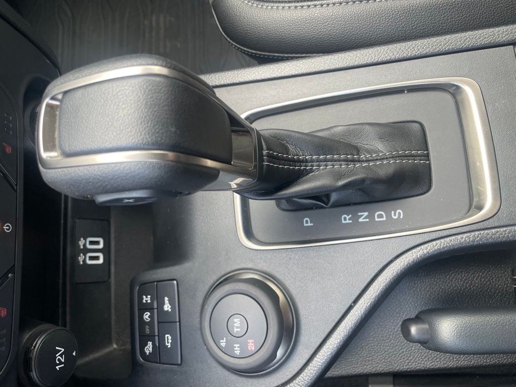 Used 2023 Carbonized Gray Metallic Ford Lariat image 13