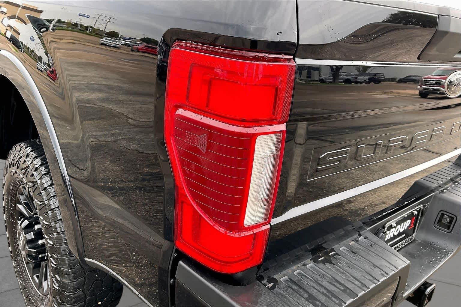 Used 2022 Agate Black Metallic Ford LARIAT image 28