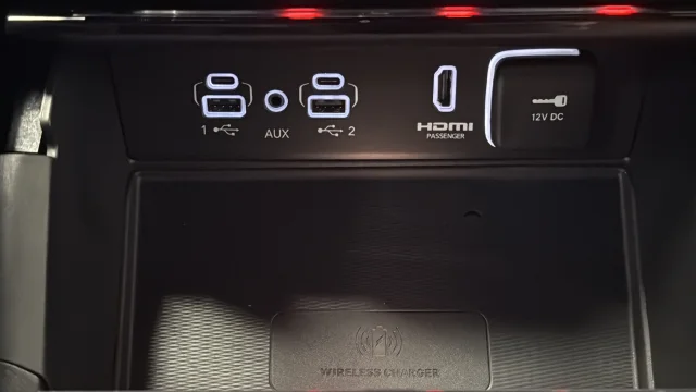 Used 2024 Diamond Black Jeep Summit image 33