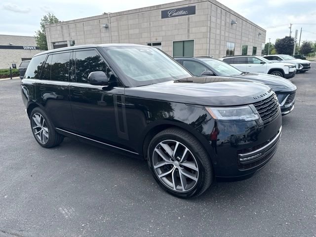 Certified Used 2025 Santorini Black Metallic Land Rover SE image 3