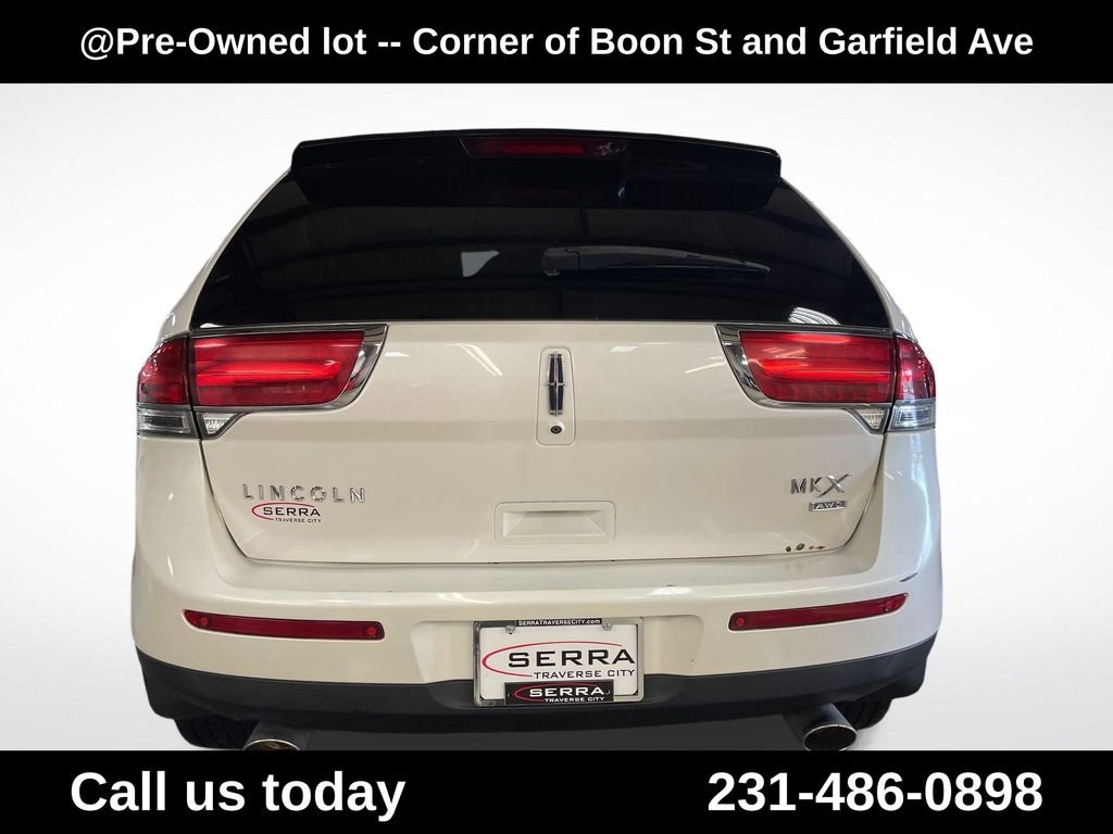 Used 2011  Lincoln Base image 4