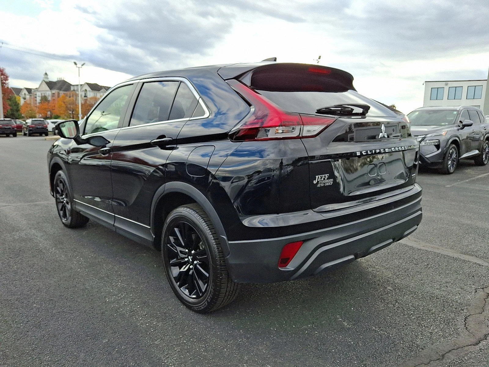 Used 2024 Labrador Black Pearl Mitsubishi LE image 4