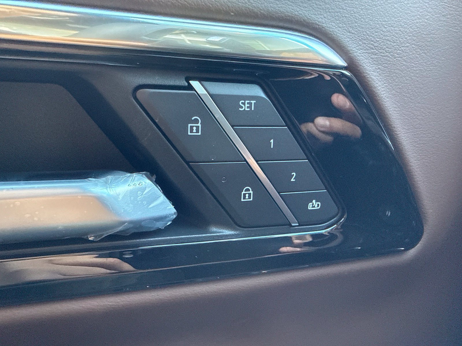 New 2026 Polar White Tricoat Chevrolet High Country Deluxe with 24in Wheels - Technology & Entertainment - Super Cruise - Panoramic Sunroof - Get Active Package image 40