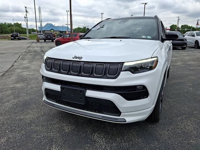 Used 2022 White Jeep Limited image 4