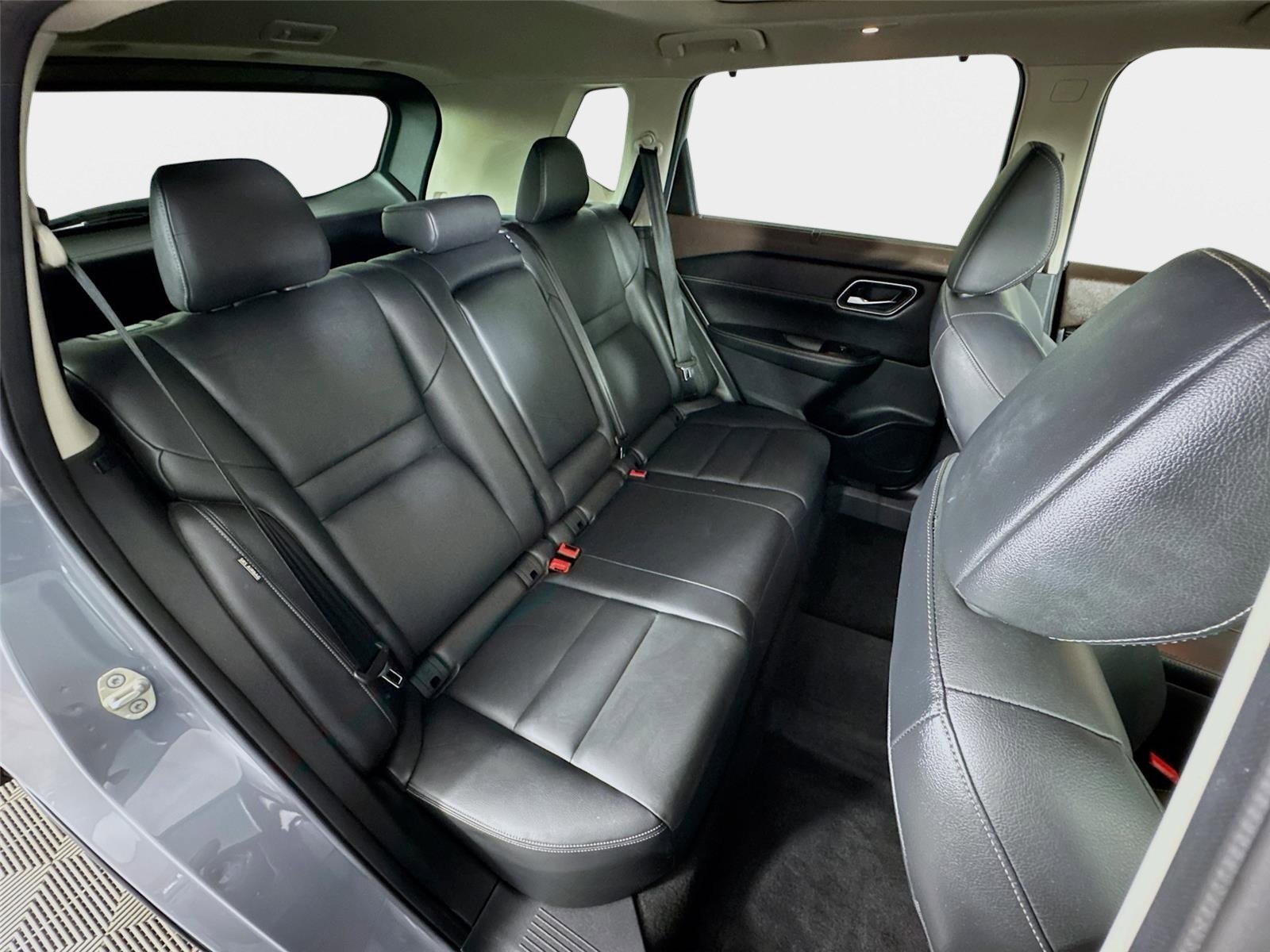 Used 2021 Boulder Gray Pearl Nissan SL image 28
