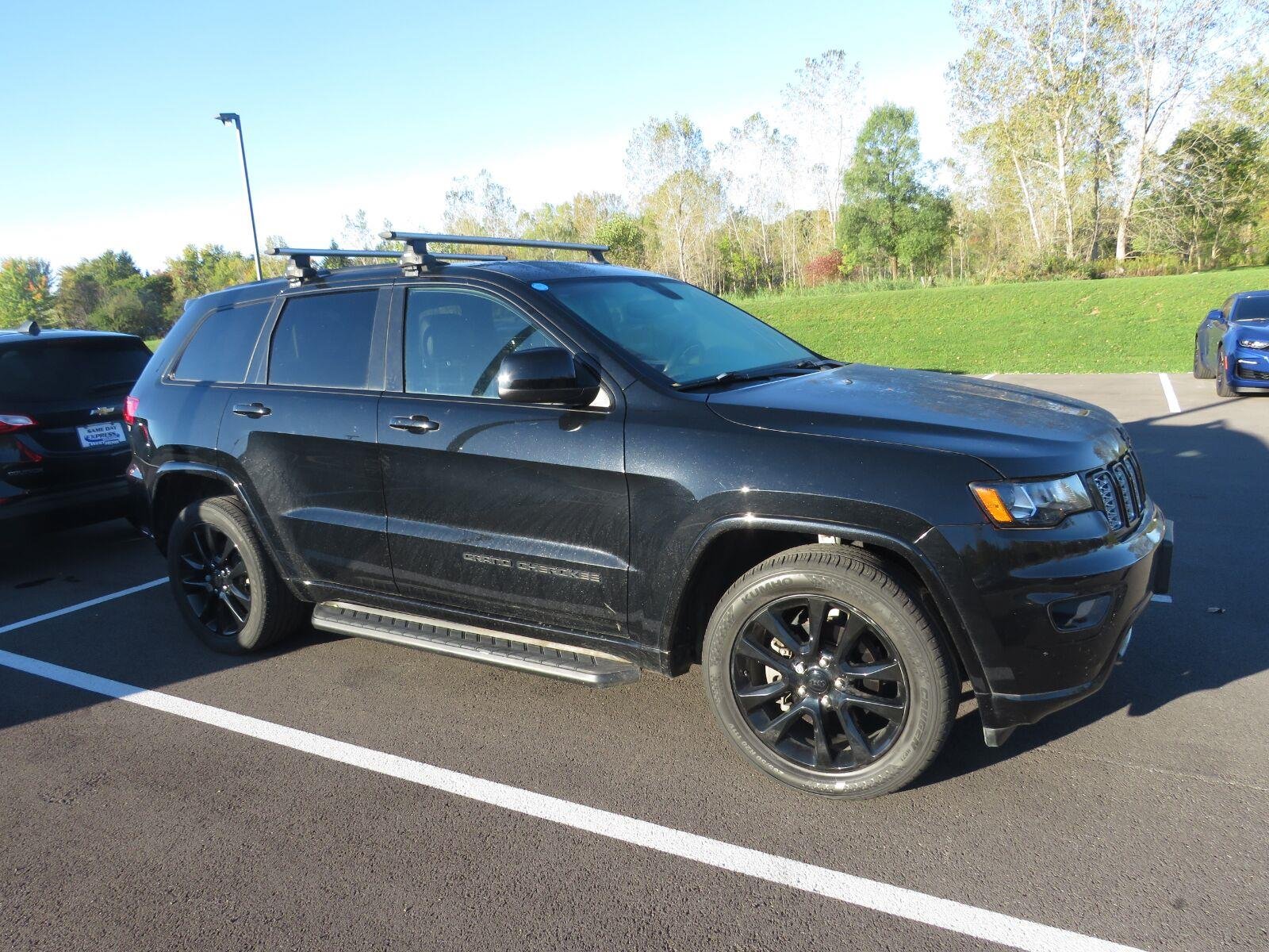 Used 2019 Diamond Black Crystal Pearlcoat Jeep Altitude image 6