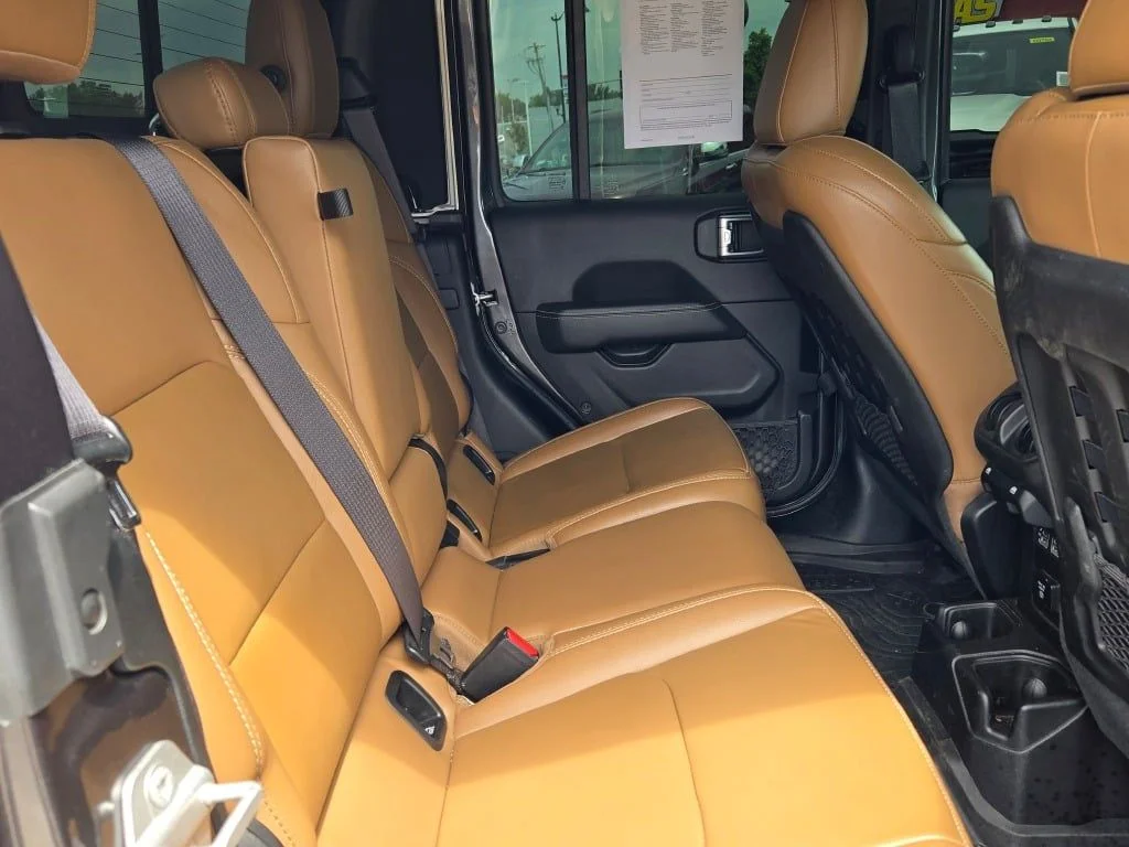Used 2021 Gray Jeep Rubicon image 9