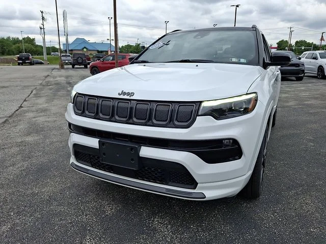 Used 2022 White Jeep Limited image 4