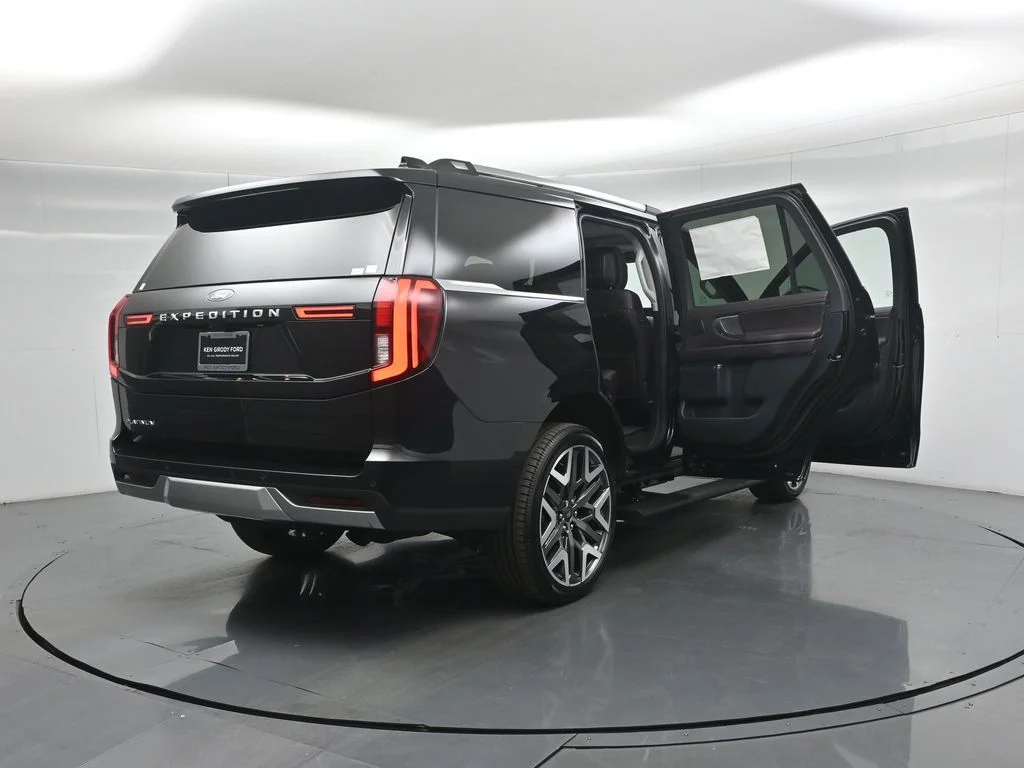 New 2026 Agate Black Metallic Ford Platinum image 4