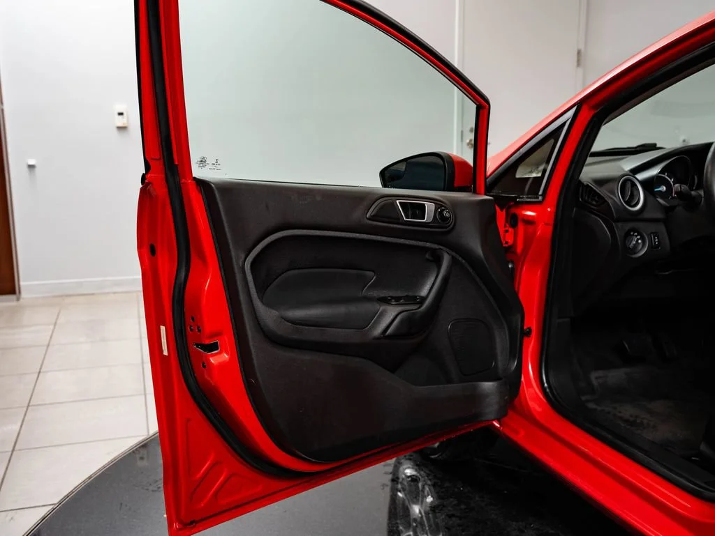 Used 2015 Race Red Ford SE image 25
