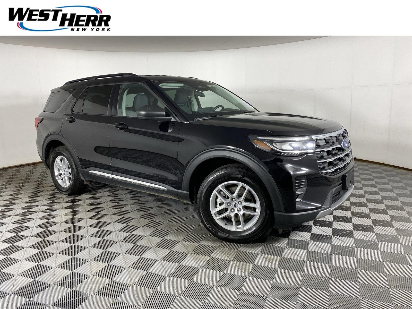 Used 2025 Agate Black Metallic Ford Active image 1