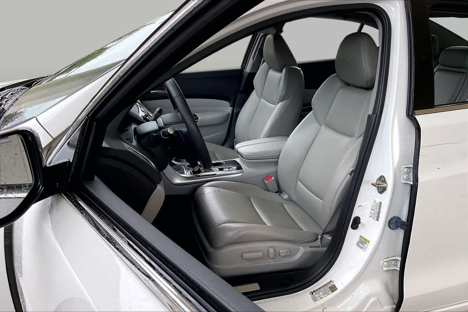 Used 2015 Bellanova White Pearl Acura  image 7