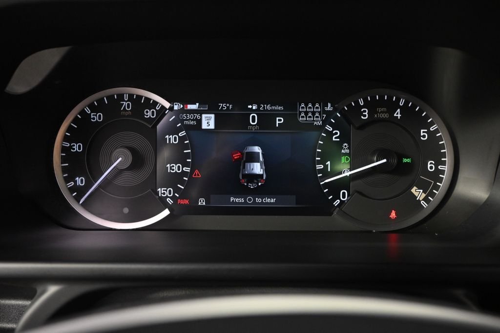 Used 2023  Land Rover X-Dynamic SE image 23