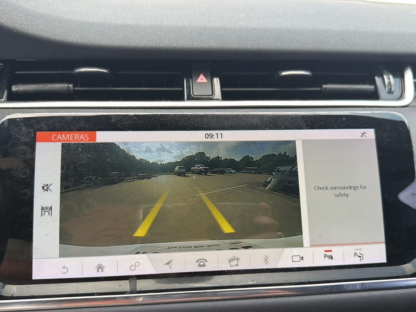 Used 2020 Fuji White Land Rover SE image 5