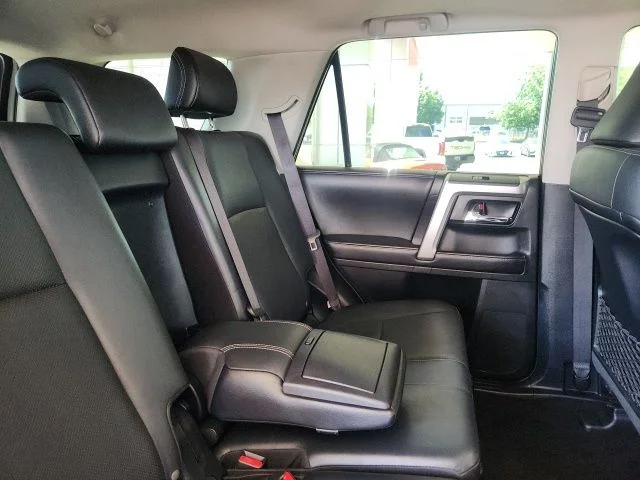 Certified Used 2016  Toyota Limited image 26