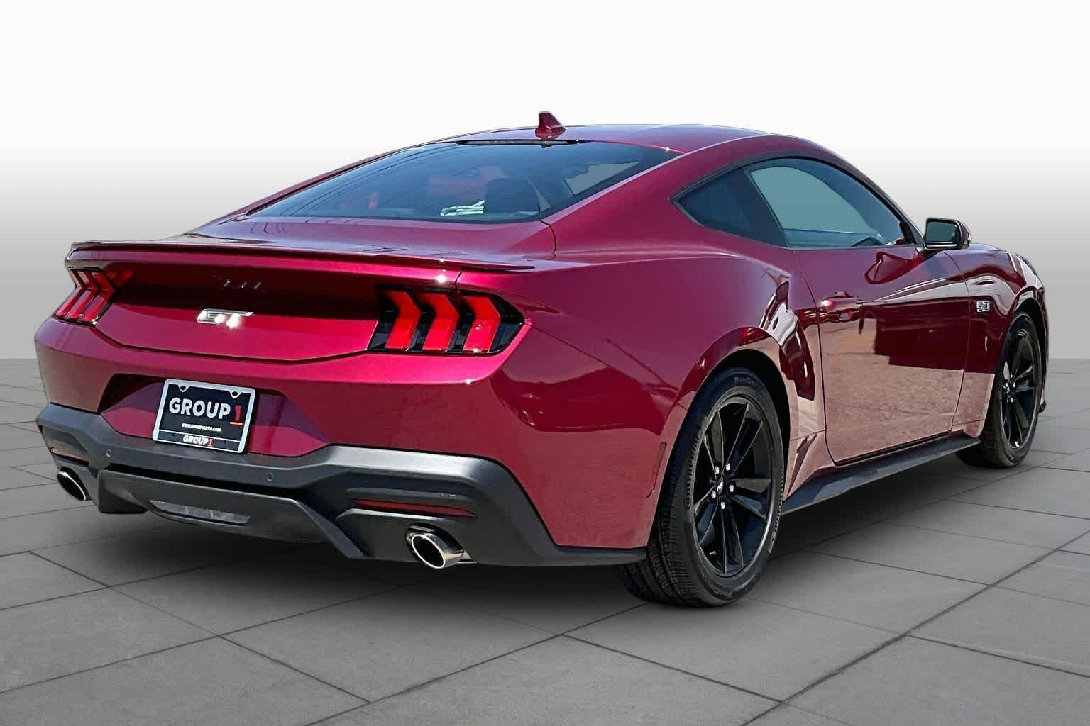 Used 2025 Molten Magenta Metallic Tri-coat Ford GT image 12