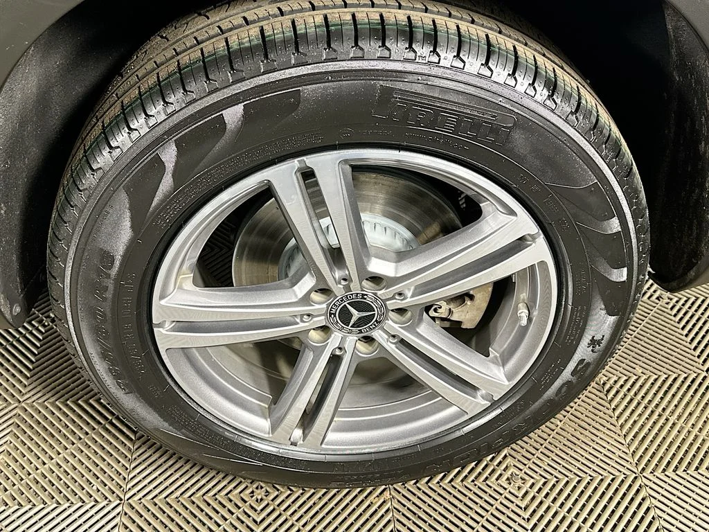 Used 2022 Gray Mercedes-Benz GLC 300 image 28