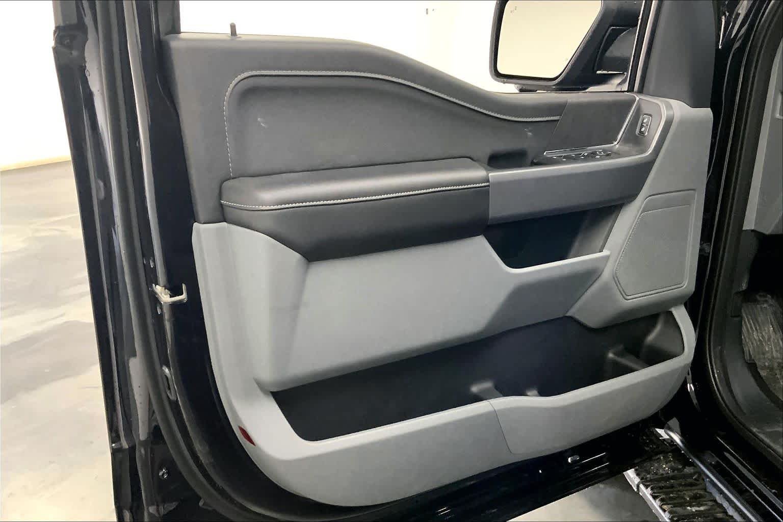 New 2026 Agate Black Metallic Ford XLT image 10