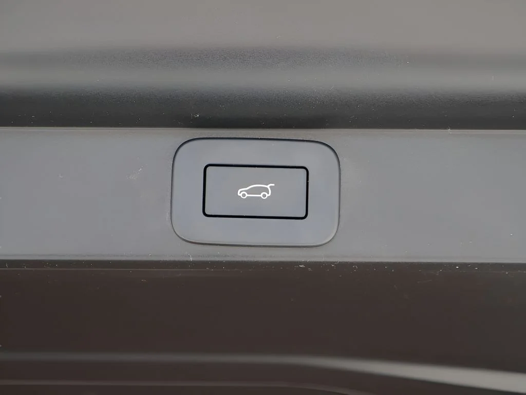 Certified Used 2024 Santorini Black Metallic Land Rover SE image 16