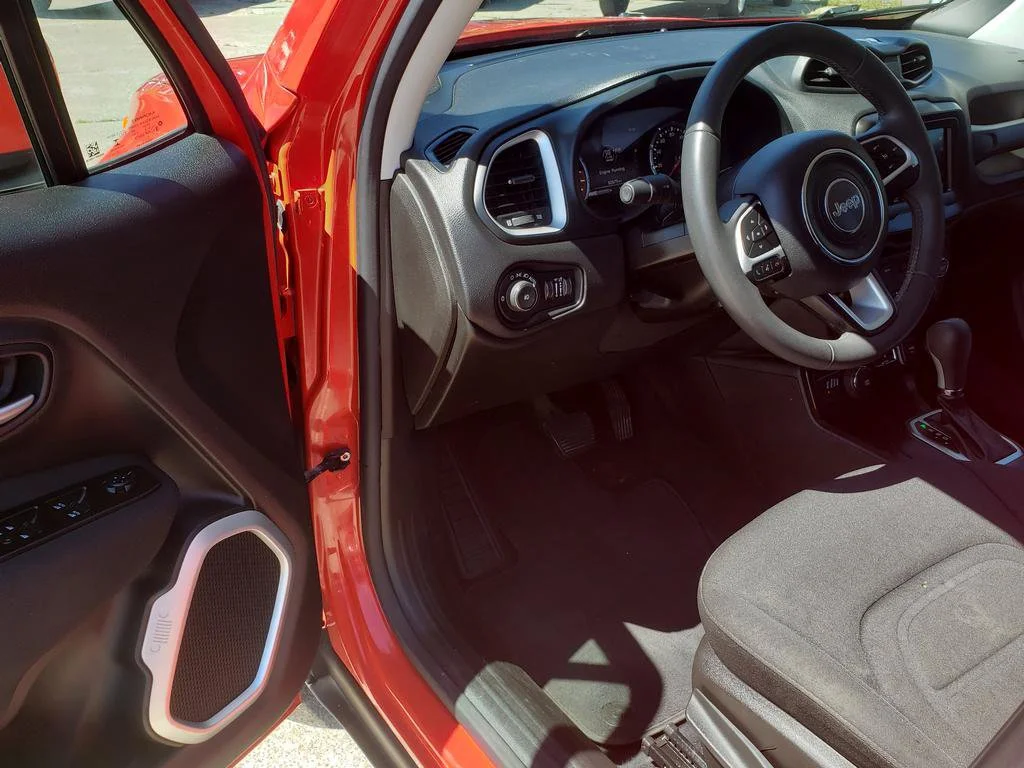 Used 2021 Colorado Red Clearcoat Jeep Latitude image 11