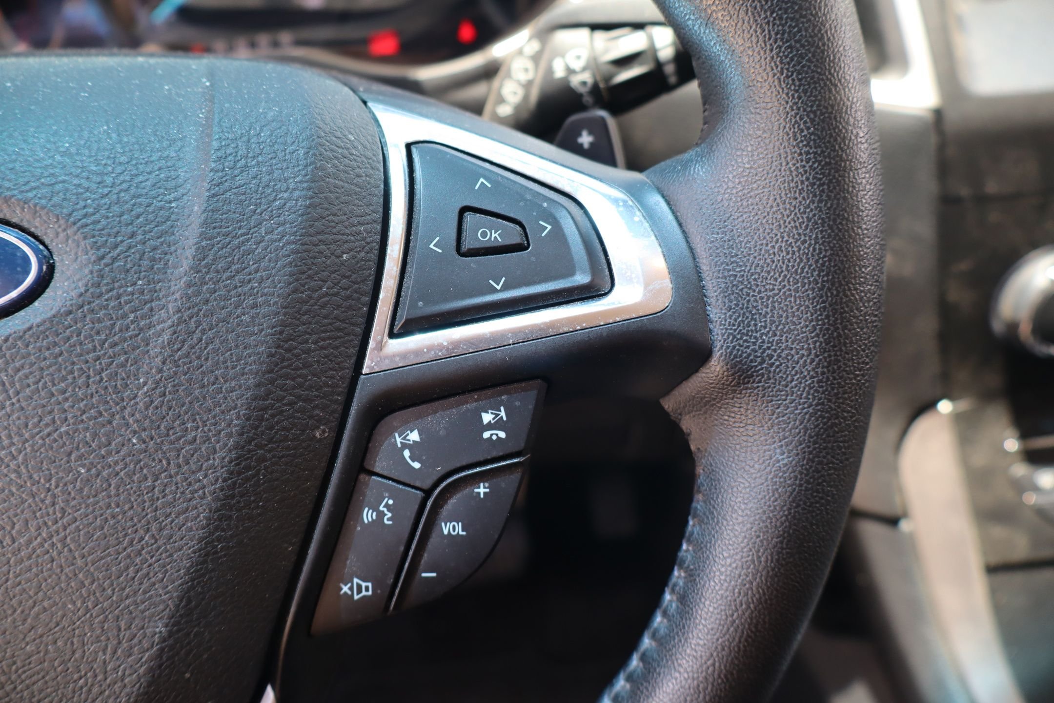 Used 2018 Gray Ford SEL image 15