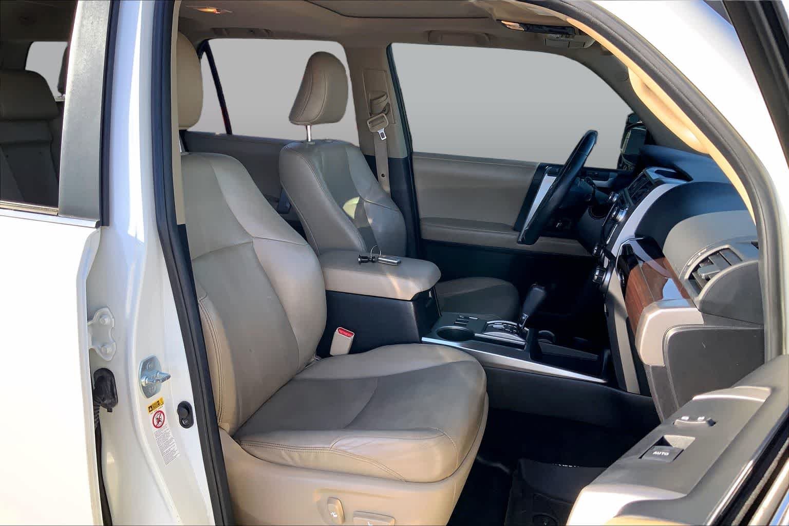 Used 2014 Blizzard Pearl Toyota Limited image 9