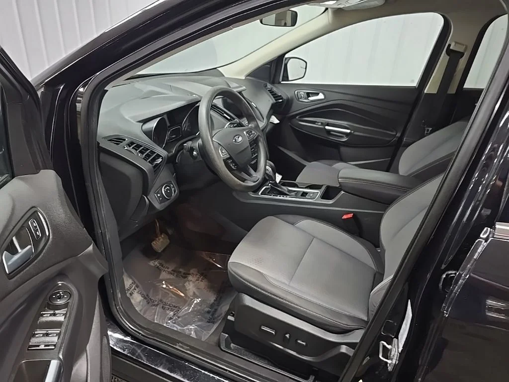 Used 2019 Black Metallic Ford SE image 32