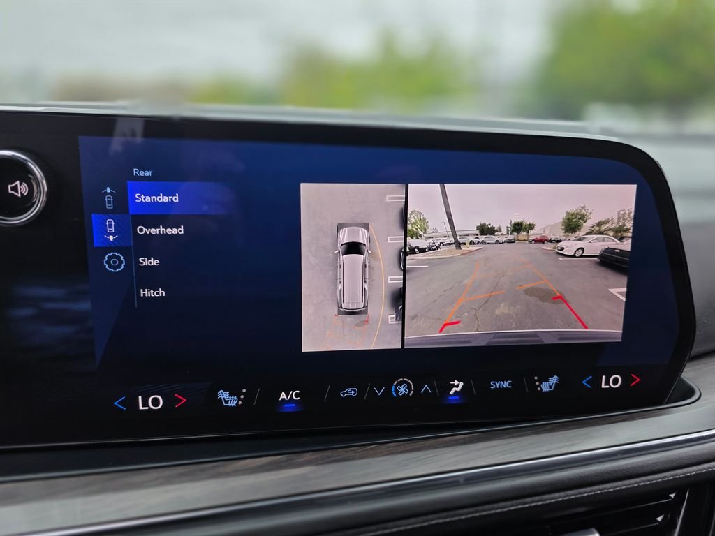 2025 Chevrolet Suburban Z71 - Photo 34
