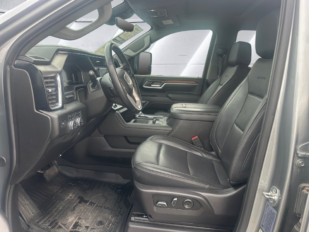 Used 2025 Silver GMC Denali image 7