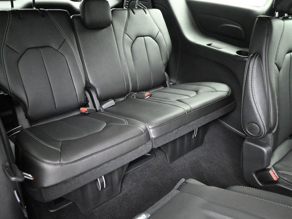 2026 Chrysler Pacifica Select - Photo 11