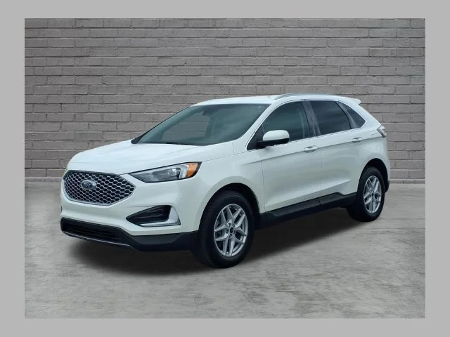 Used 2023 White Ford SEL image 1