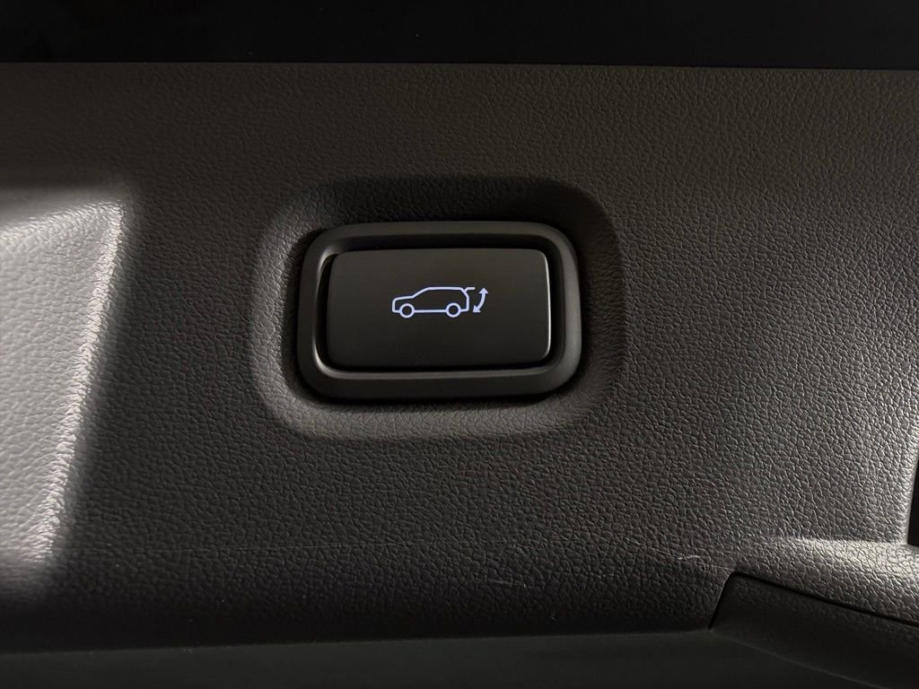 Used 2024 Green Hyundai SEL image 29