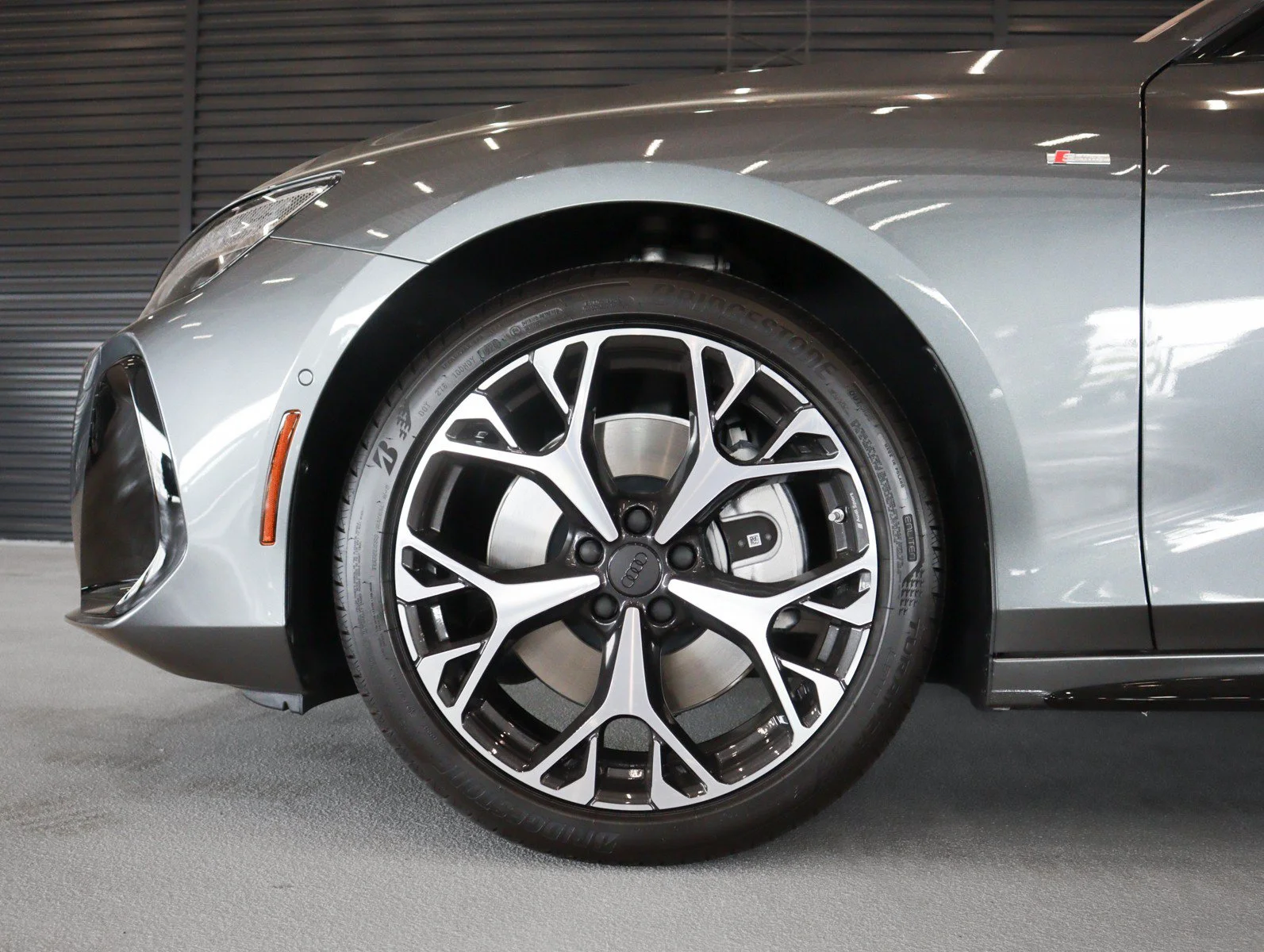 New 2026 Daytona Gray Pearl Effect Audi Premium Plus image 5