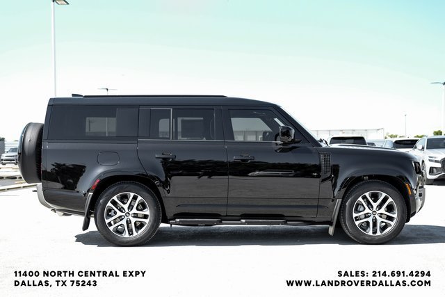 Used 2025 Santorini Black Metallic Land Rover X-Dynamic SE image 5