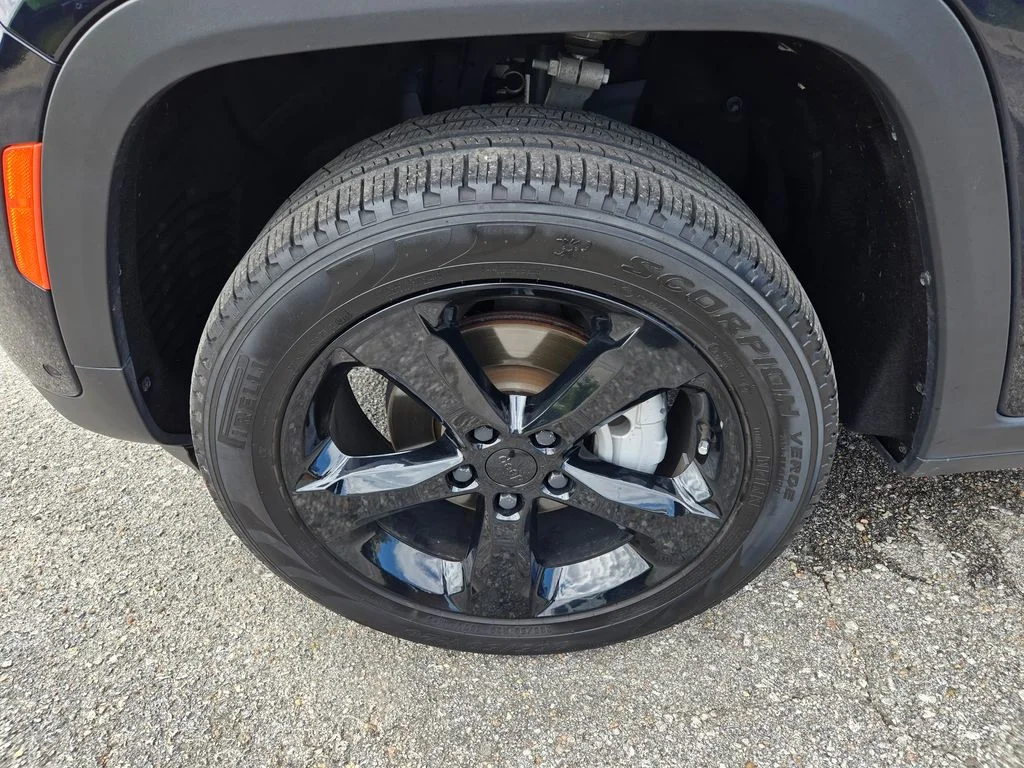 Used 2024 Black Jeep Limited image 12