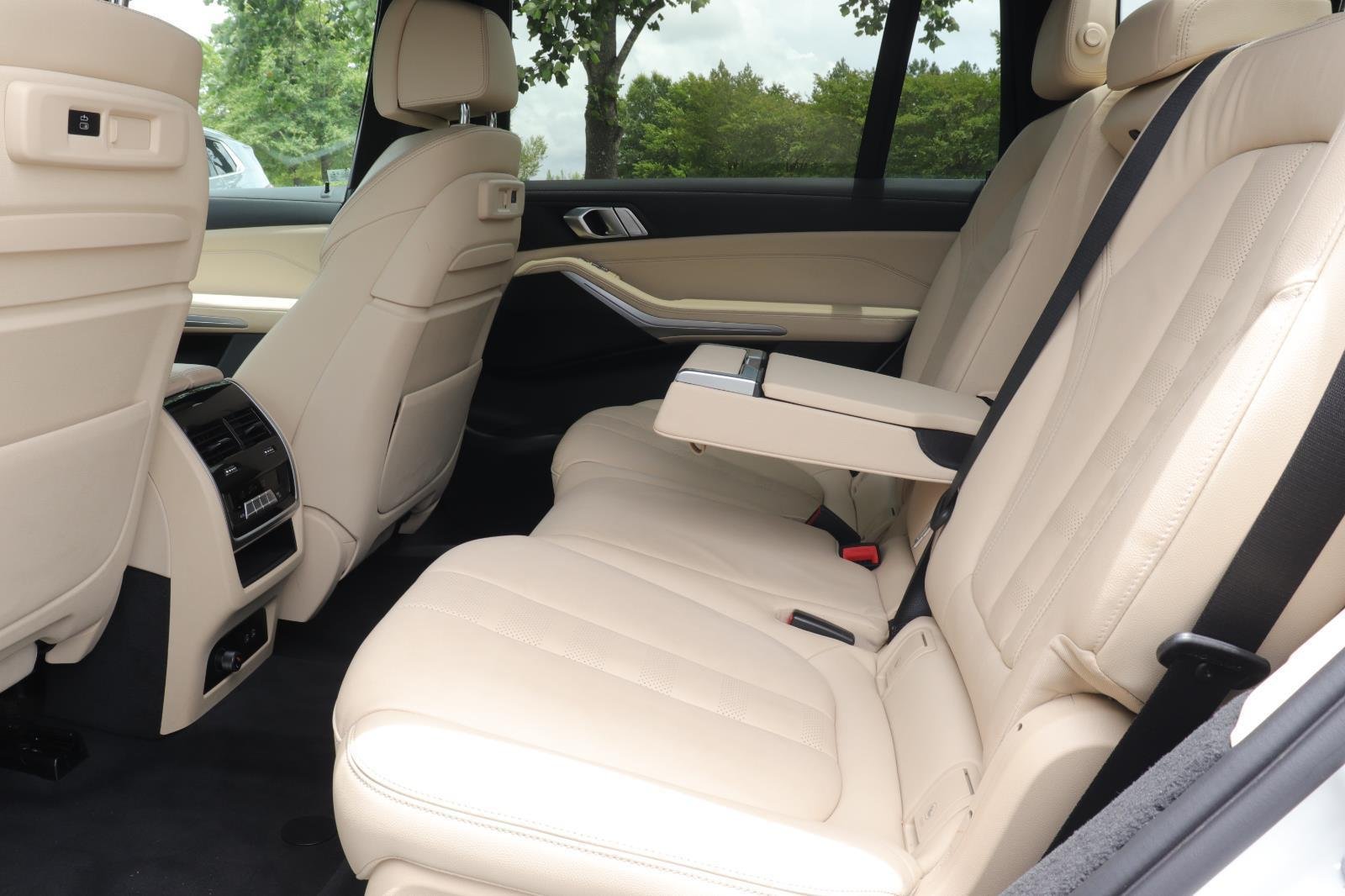 Used 2022 Alpine White BMW xDrive40i image 12