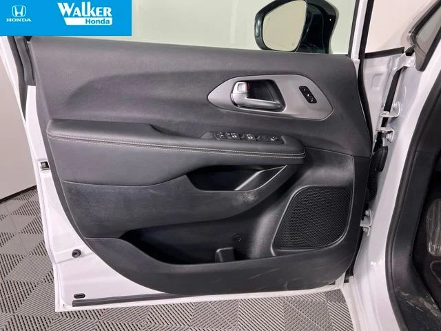 2025 Chrysler Pacifica Select - Photo 19