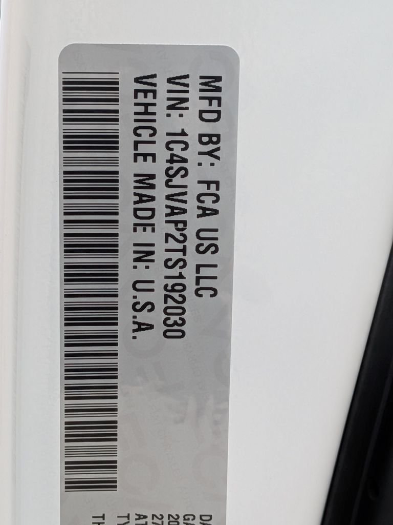 New 2026 Bright White Clear-Coat Exterior Paint Jeep Upland image 32