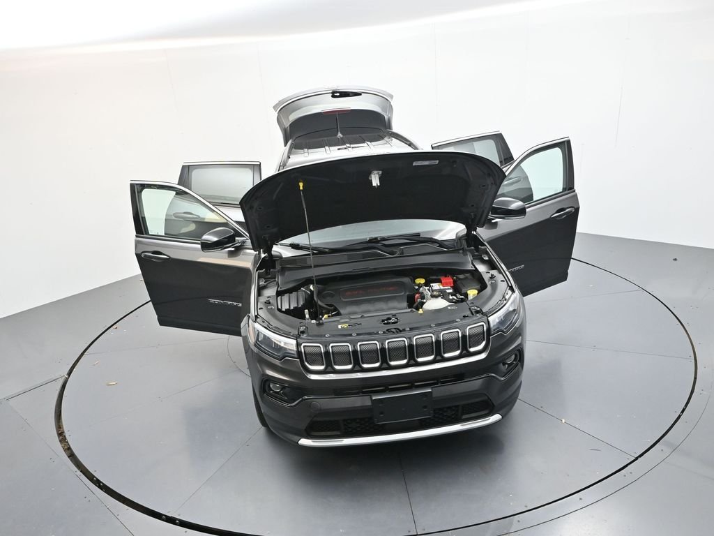 Used 2022 Crystal Metallic Jeep Limited image 27