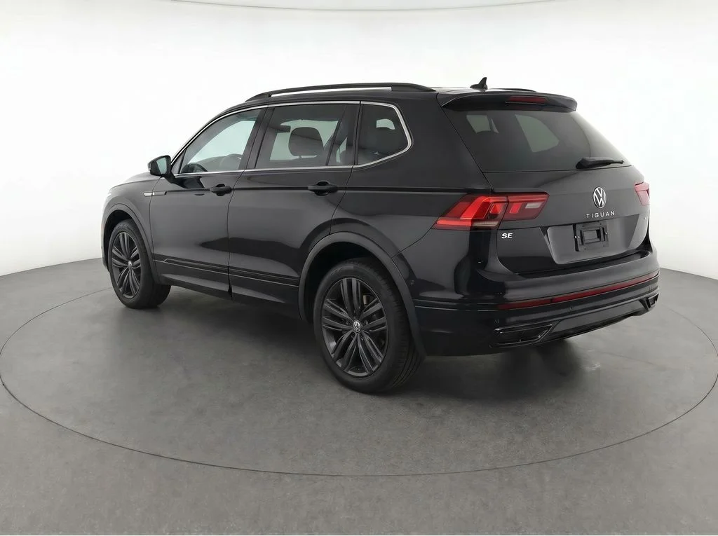 Used 2022 Black Volkswagen 2.0T SE R-Line Black image 5