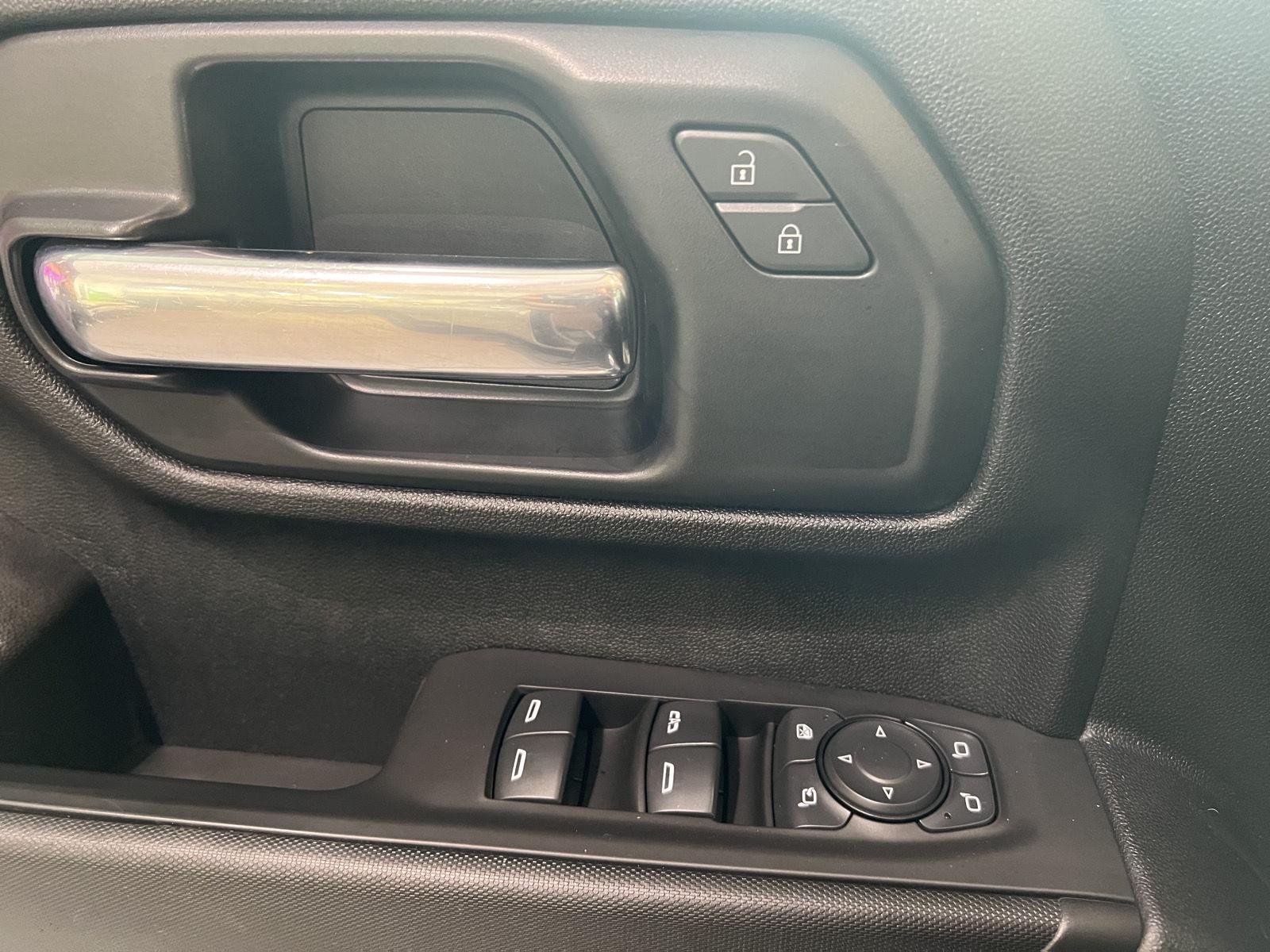 Used 2021 Silver Ice Metallic Chevrolet Custom image 10