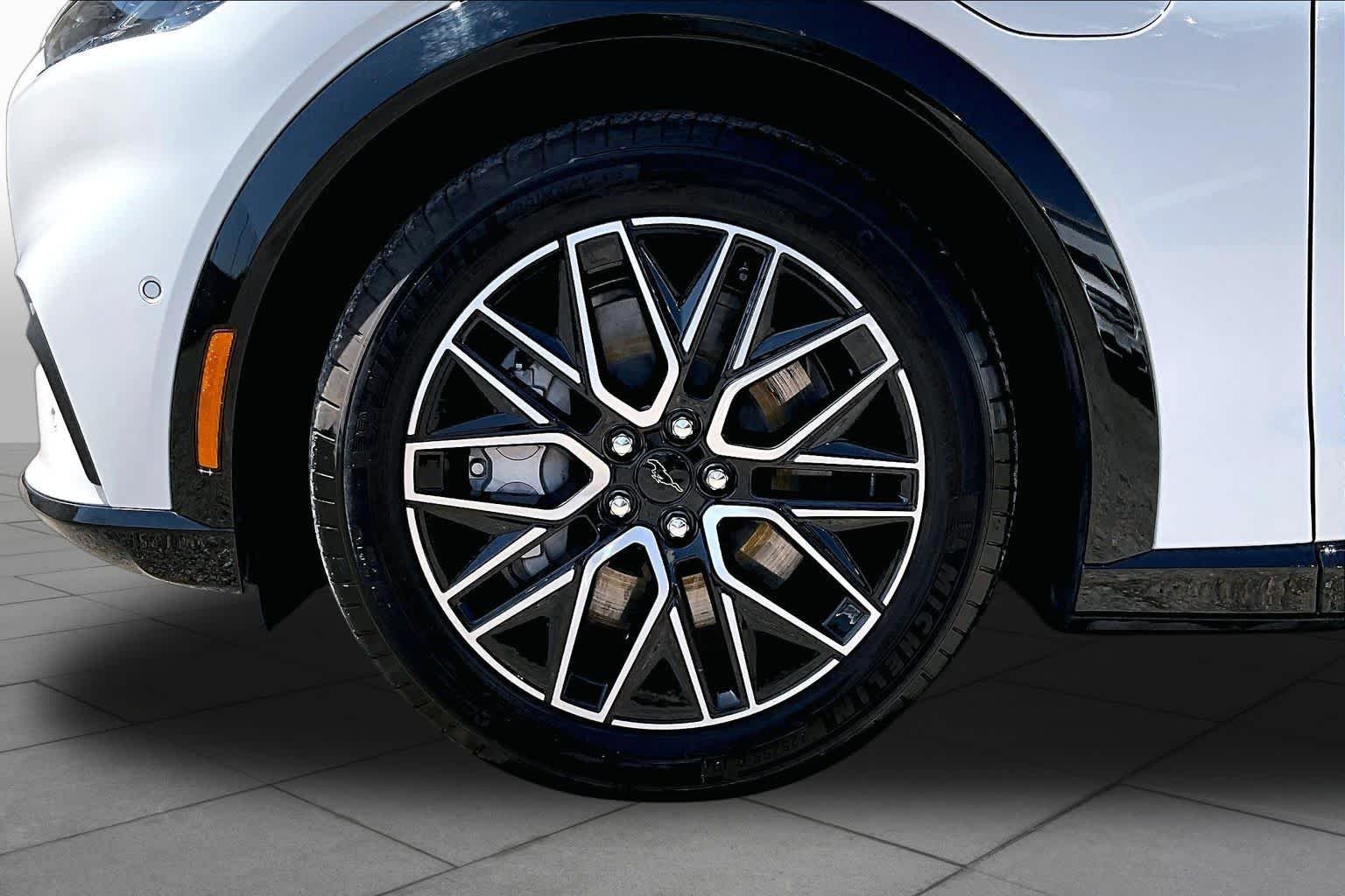 Used 2024 Star White Metallic Tri-Coat Ford Premium image 10