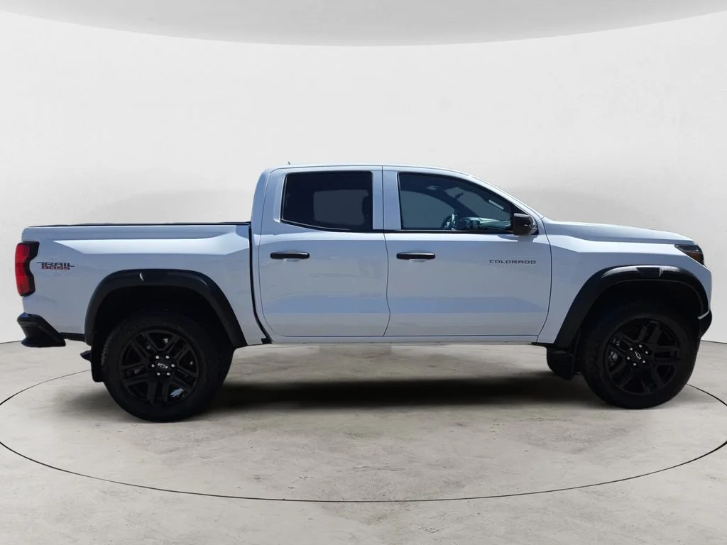 Used 2025 White Chevrolet Trail Boss image 4