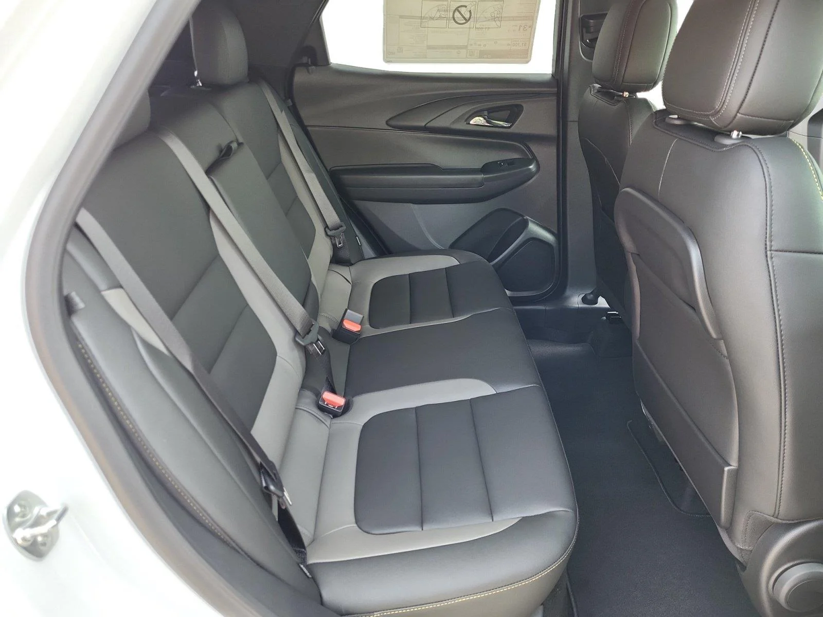 Used 2025 Iridescent Pearl Tricoat Chevrolet ACTIV image 20