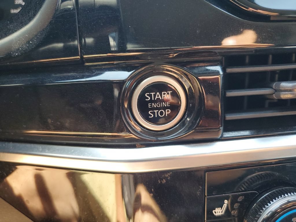 Used 2022 Blue Nissan SV 4WD image 26