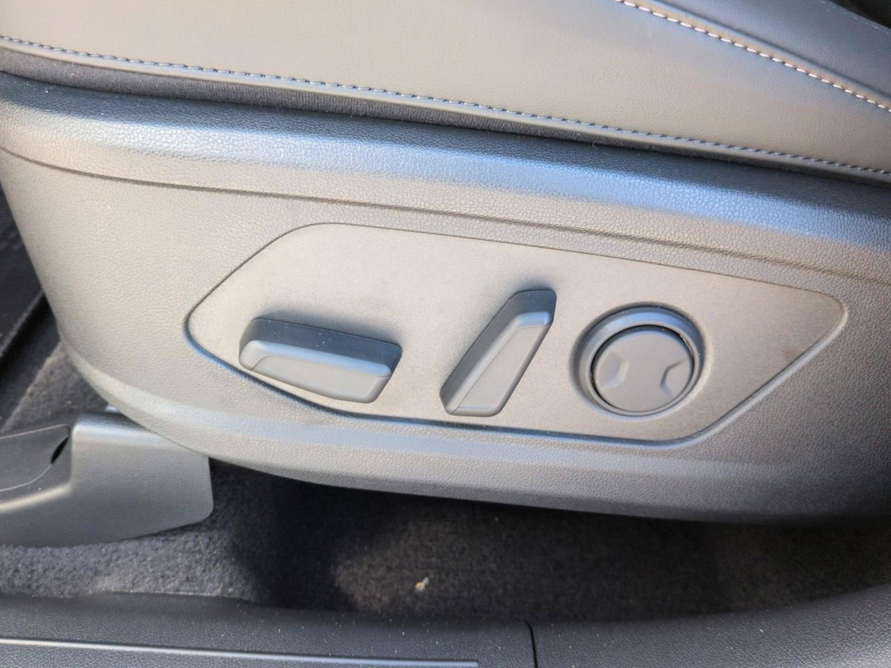 New 2026 Glacial White Kia S image 18