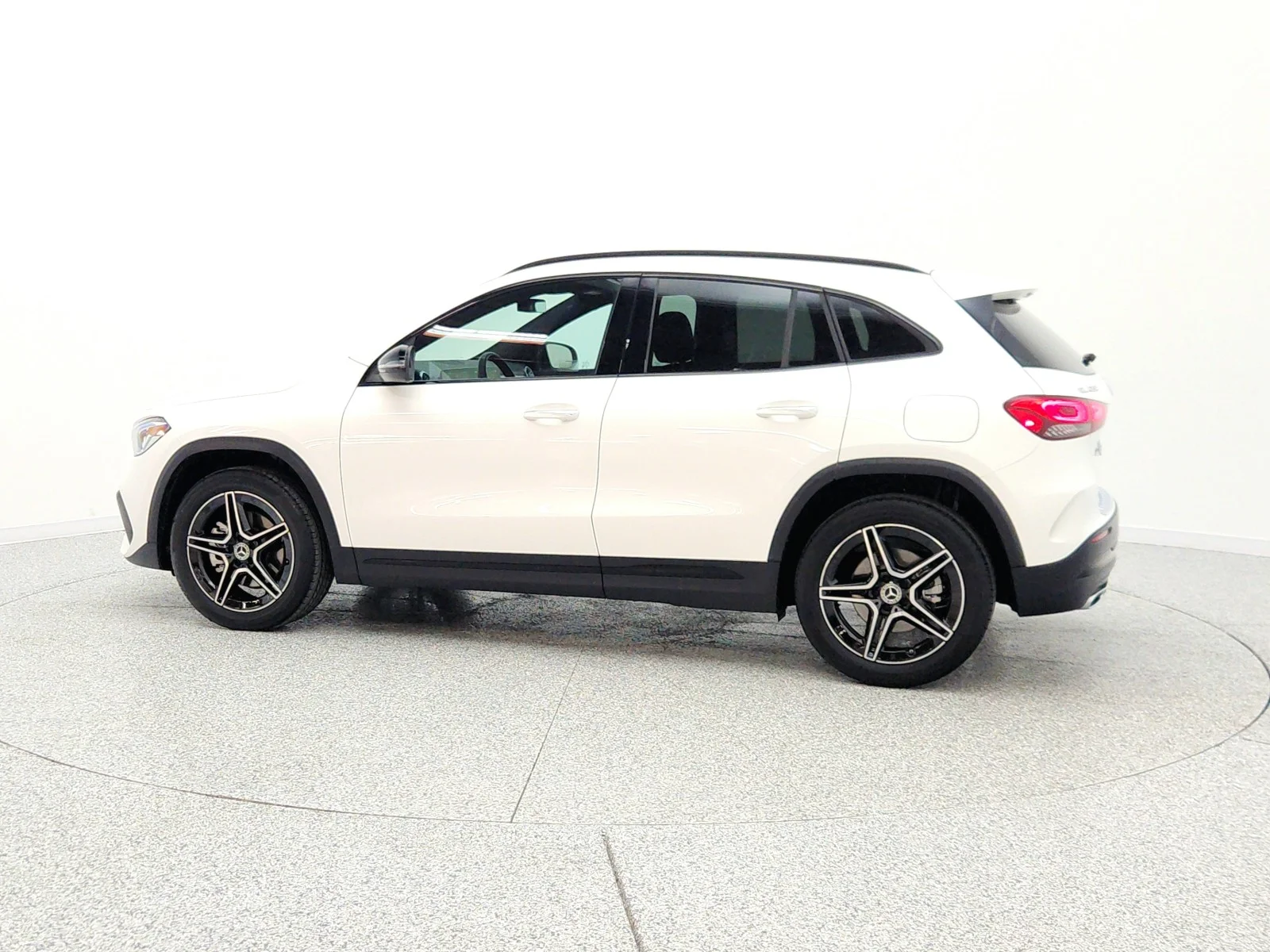 Used 2023 Polar White Mercedes-Benz GLA 250 SUV image 8