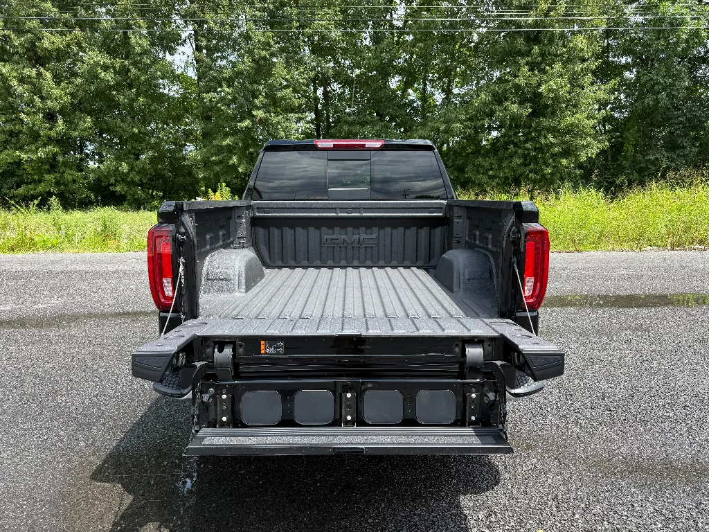 2026 GMC Sierra 1500 SLT - Photo 7