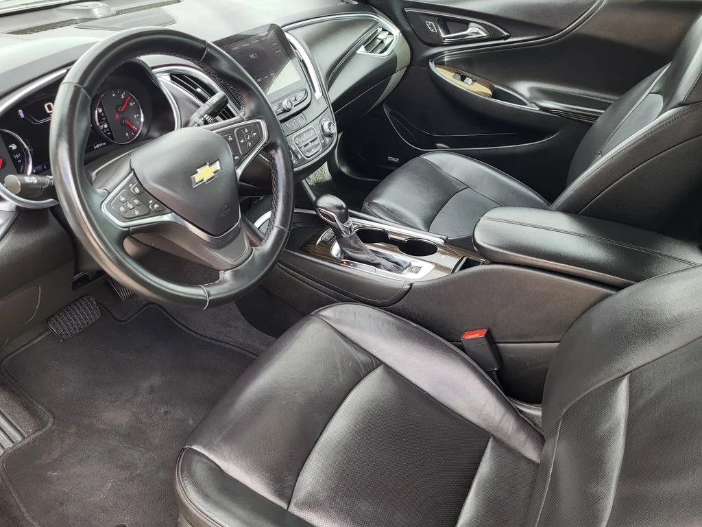 Used 2024 Mineral Gray Metallic Chevrolet 2LT image 10